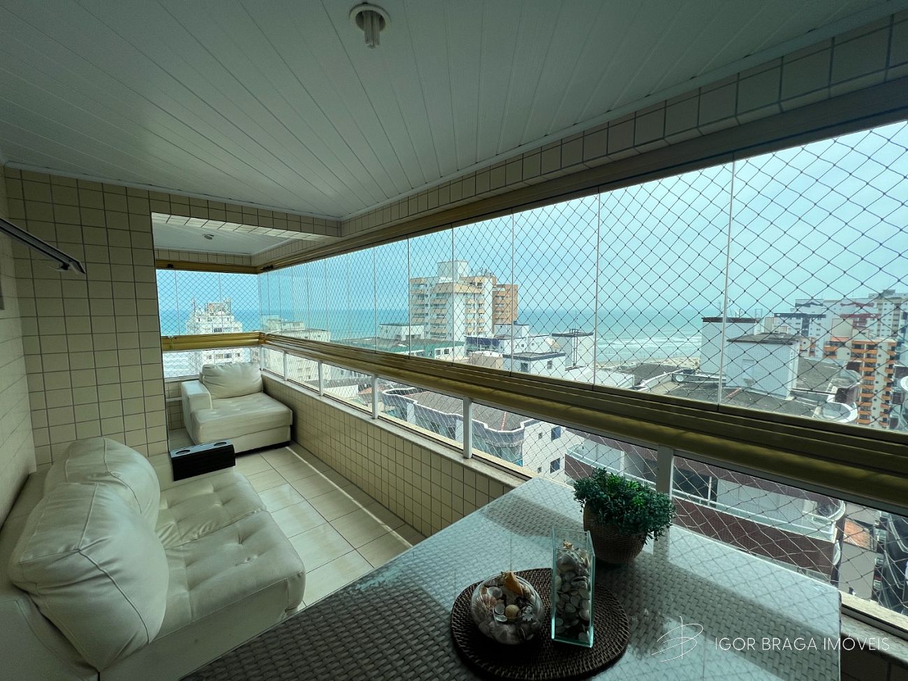 BELÍSSIMO APARTAMENTO, AMPLO E LAZER COMPLETO