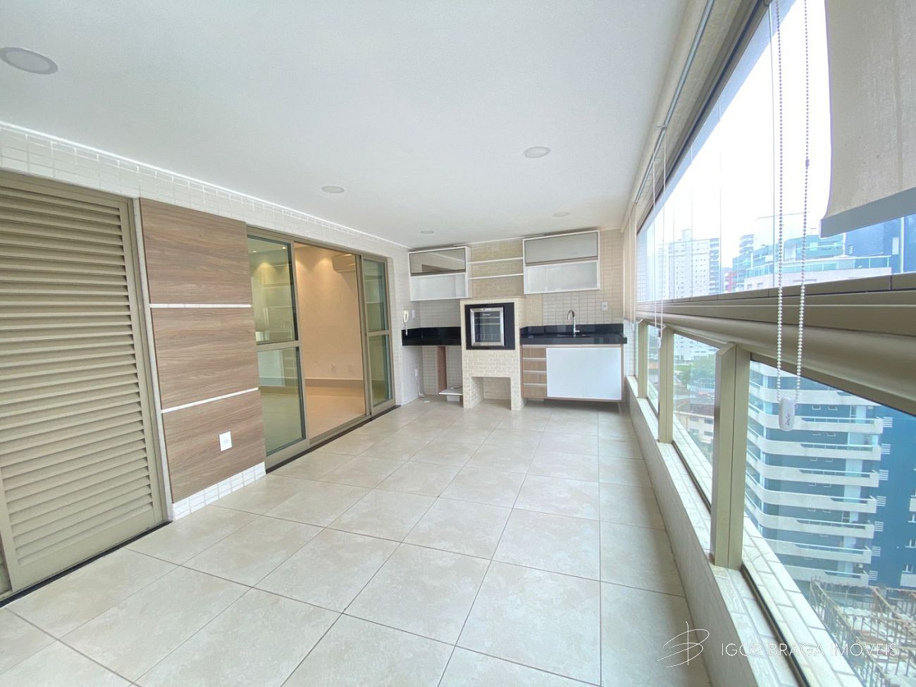 BELÍSSIMO APARTAMENTO, FINO ACABAMENTO E LAZER COMPLETO