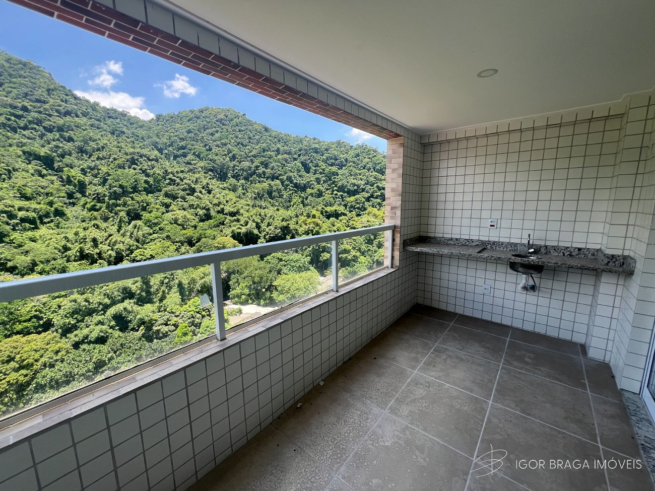 BELÍSSIMO APARTAMENTO, AMPLO E FINO ACABAMENTO