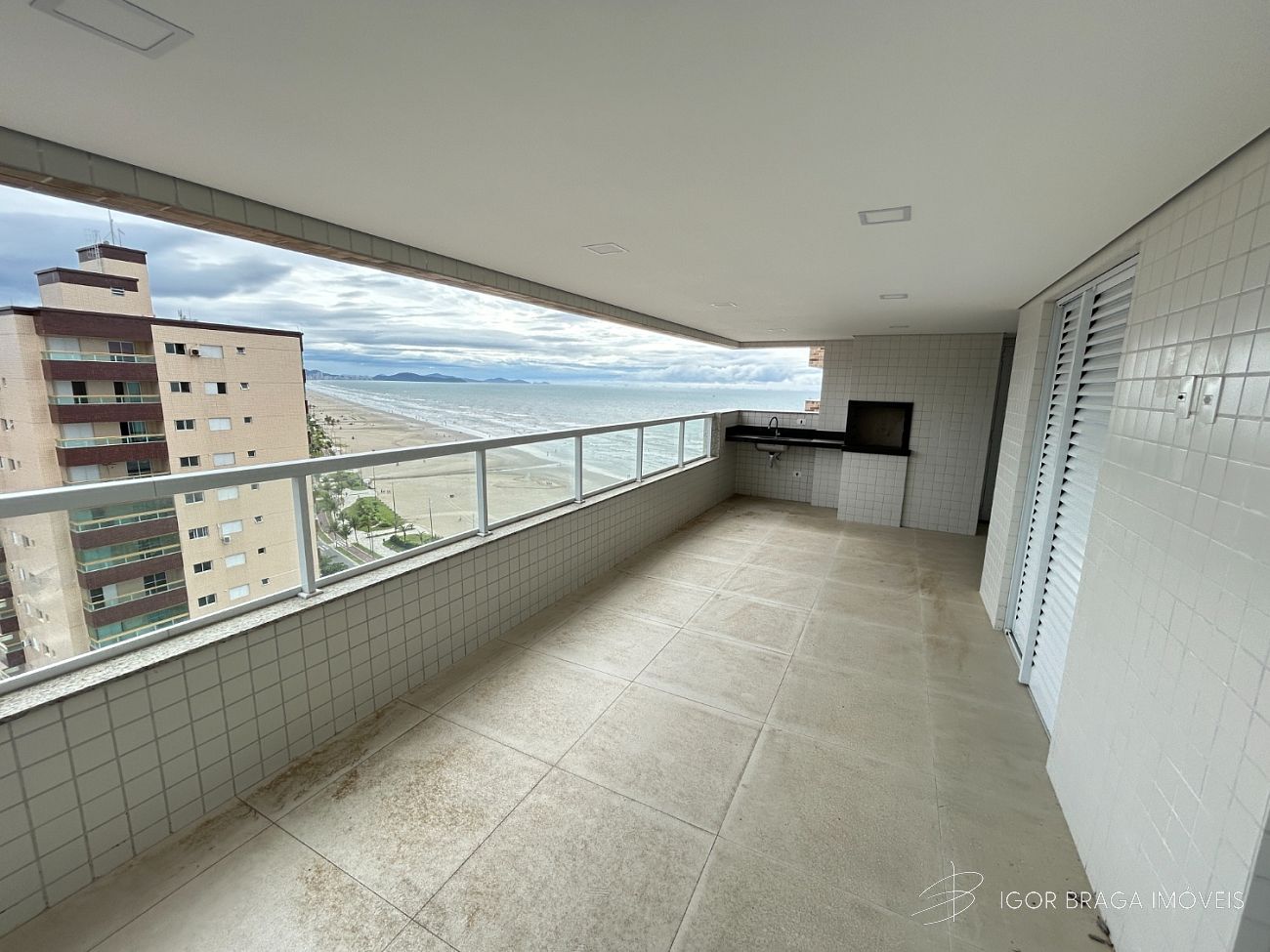 BELÍSSIMO APARTAMETO, FINO ACABAMENTO E LAZER COMPLETO