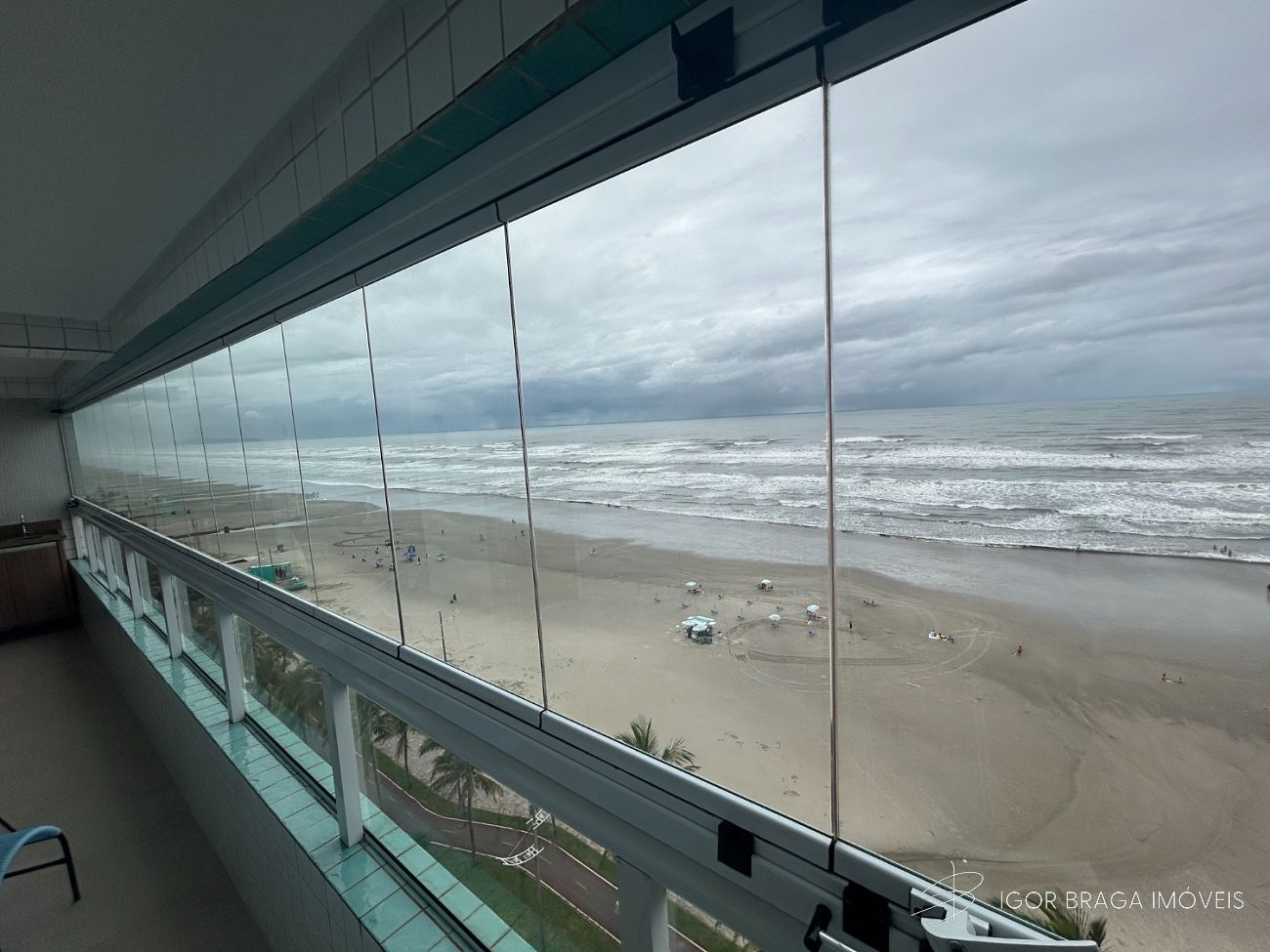 BELÍSSIMO APARTAMENTO AMPLO, ACABAMENTO FINO E LAZER COMPLETO