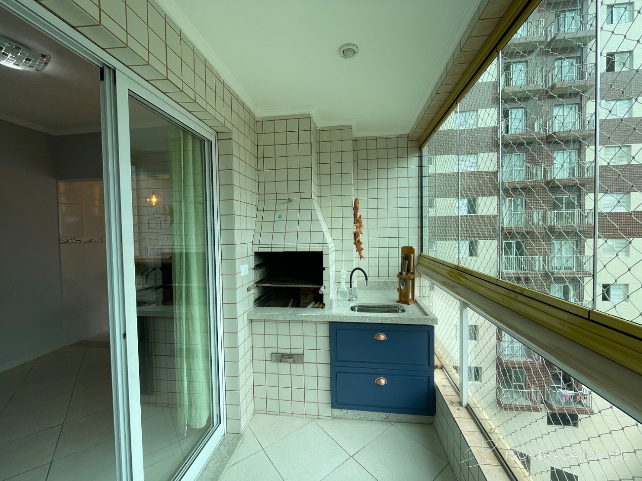 BELÍSSIMO APARTAMENTO AMPLO, ACABAMENTO FINO E LAZER COMPLETO