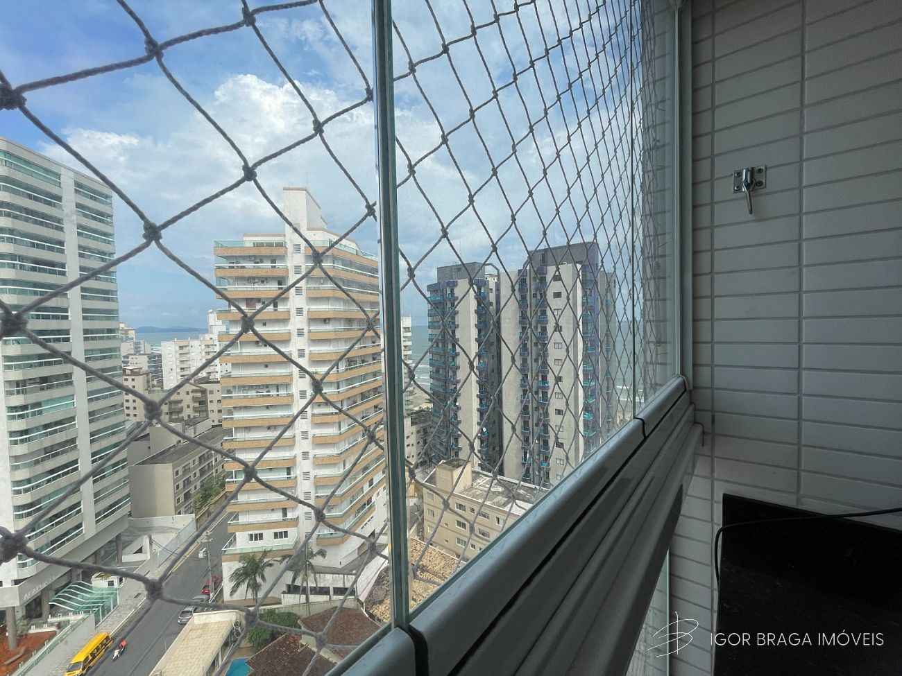 EXCELENTE APARTAMENTO AMPLO, ACABAMENTO FINO E LAZER COMPLETO