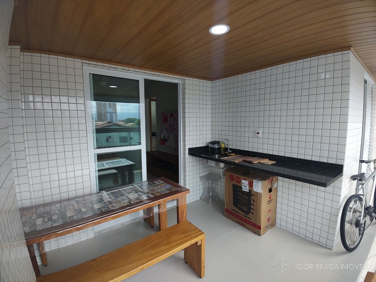 BELÍSSIMO APARTAMENTO AMPLO, ACABAMENTO FINO E LAZER COMPLETO