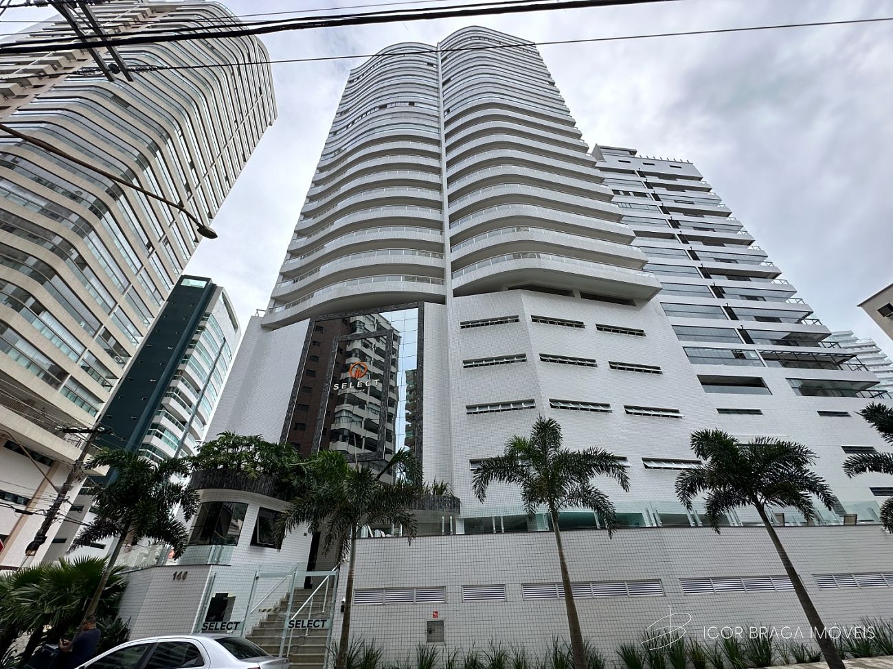 BELÍSSIMO APARTAMENTO AMPLO, ACABAMENTO FINO E LAZER COMPLETO