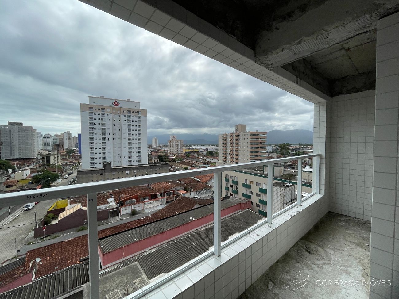 BELÍSSIMO APARTAMENTO, AMPLO E LAZER COMPLETO