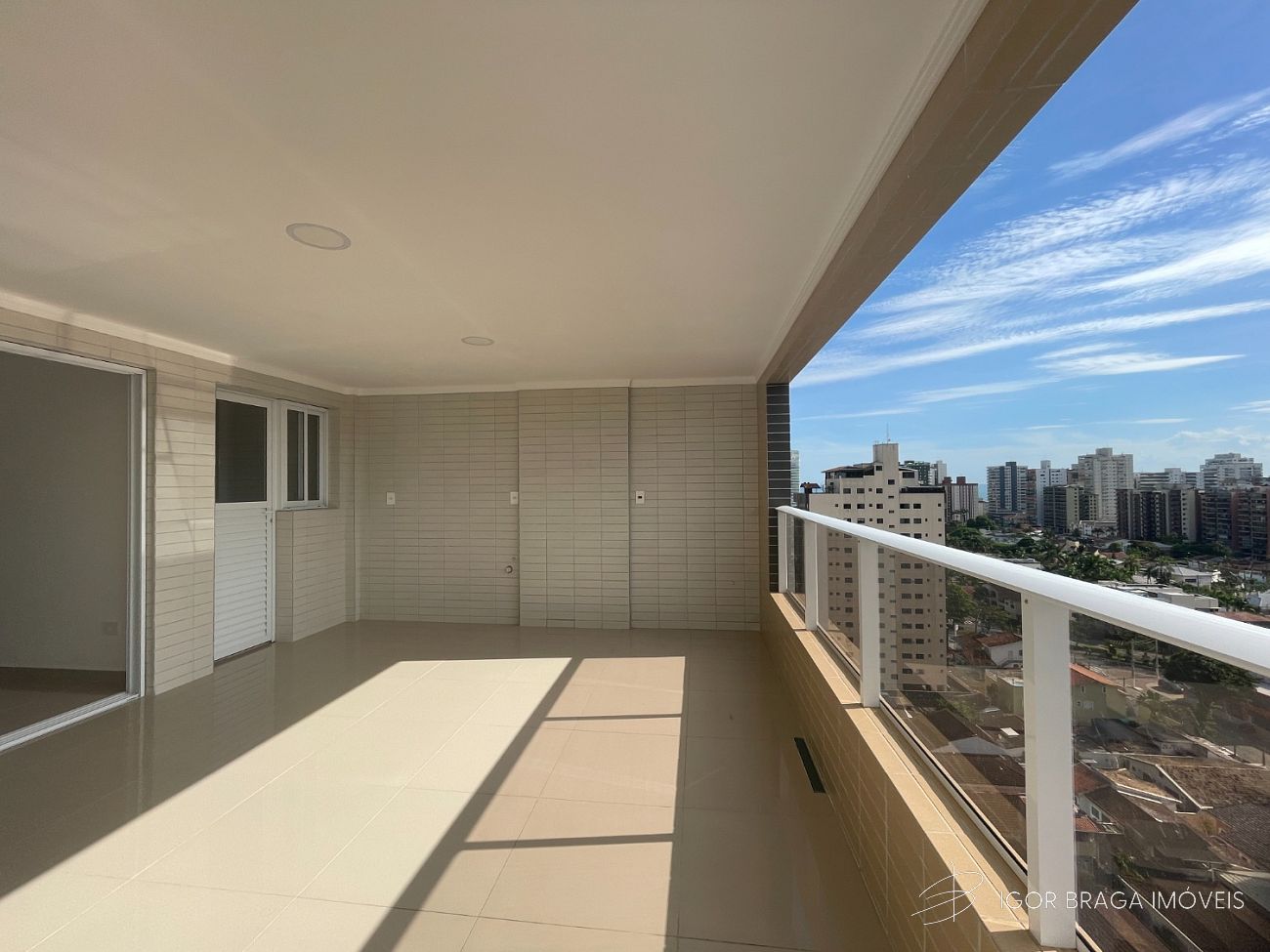 BELISSIMO APARTAMENTO, COM ACABAMENTO FINO E LAZER COMPLETO