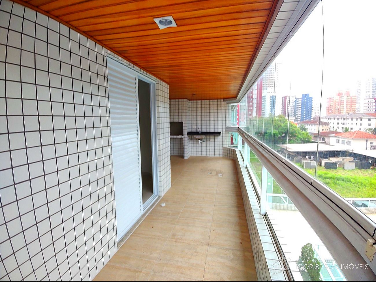 EXCELENTE APARTAMENTO, À 650M DO MAR E LAZER COMPLETO