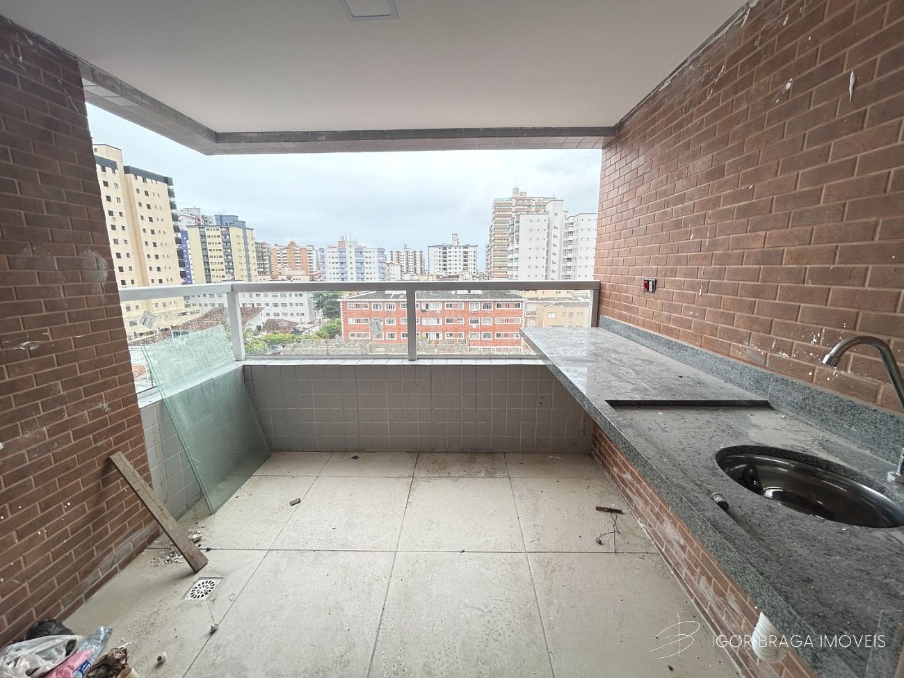 BELISSIMO APARTAMENTO, LAZER E À 500M DO MAR