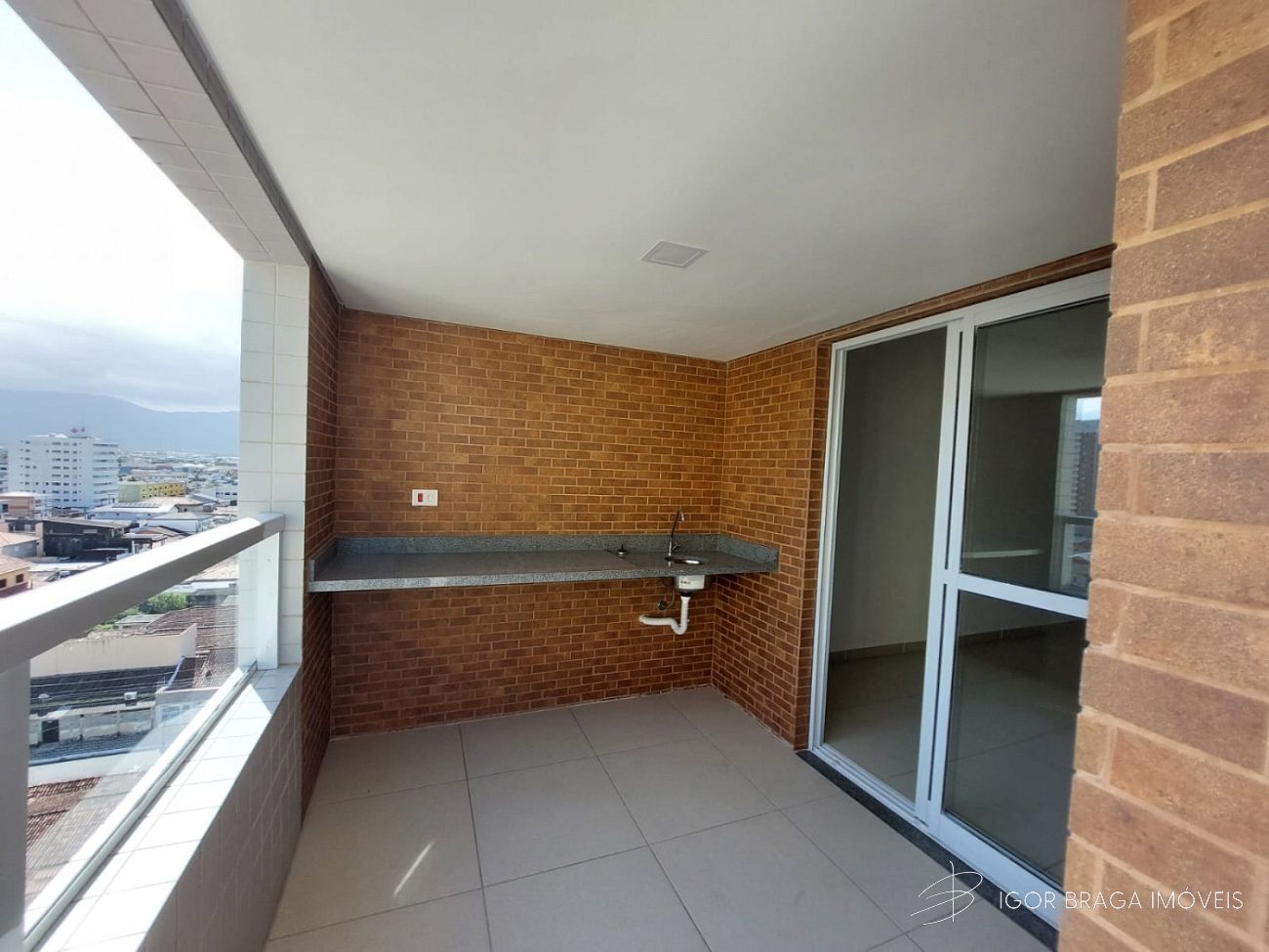 BELISSIMO APARTAMENTO, LAZER E À 500M DO MAR