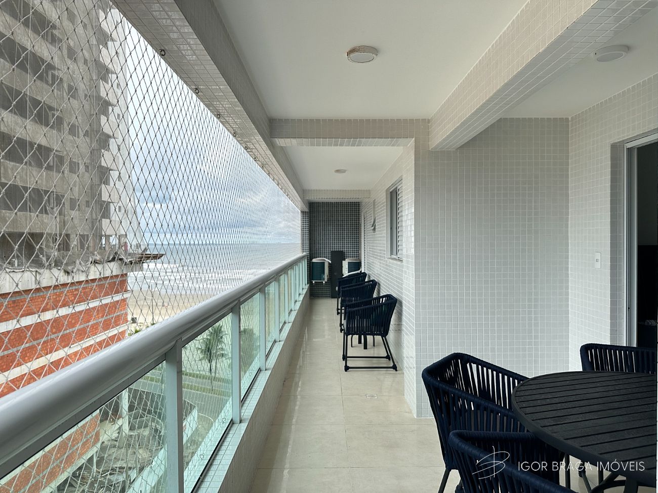 EXCELENTE APARTAMENTO AMPLO, ACABAMENTO FINO E LAZER COMPLETO