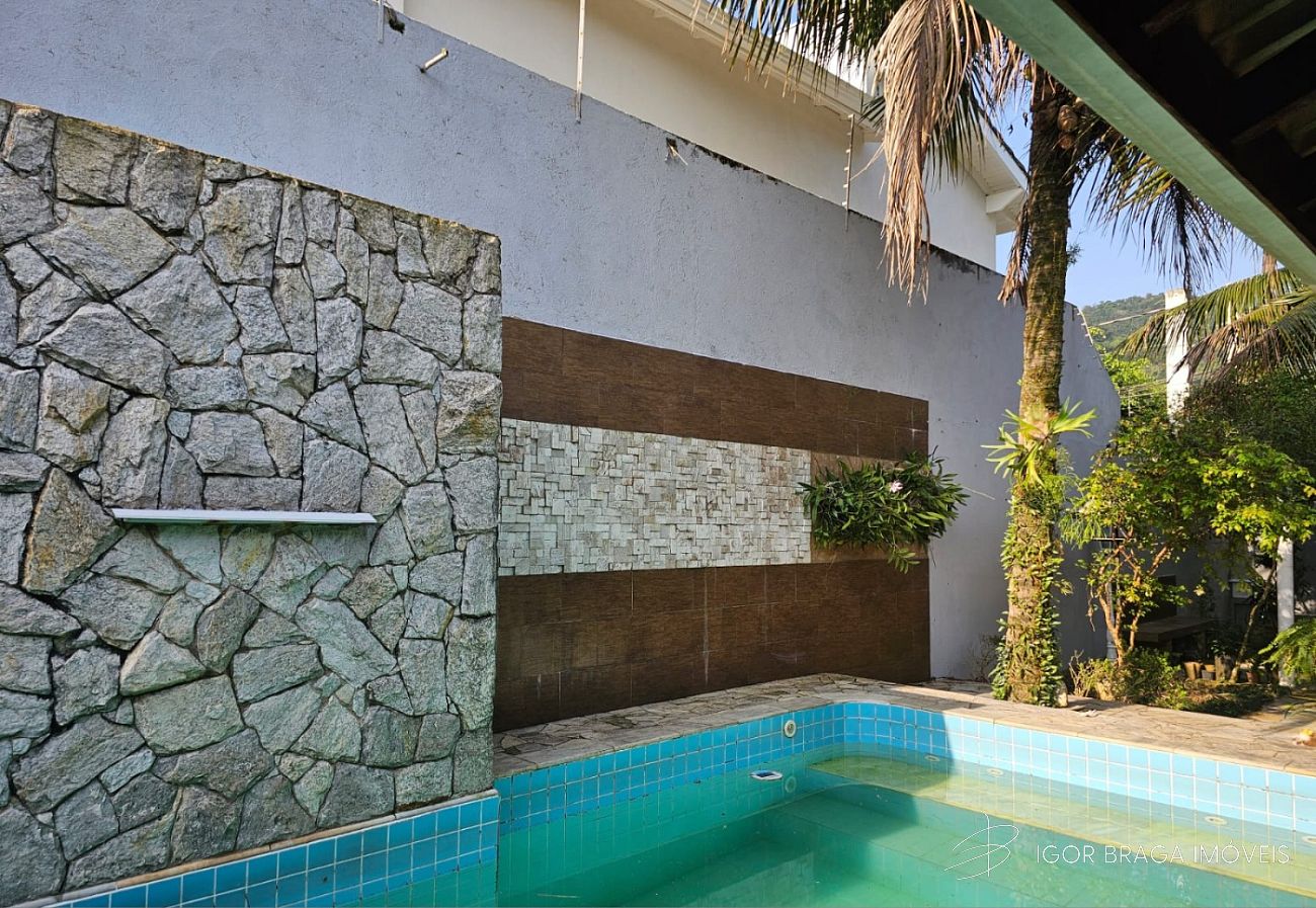 BELÍSSIMA CASA AMPLA, ACABAMENTO FINO E LAZER COMPLETO