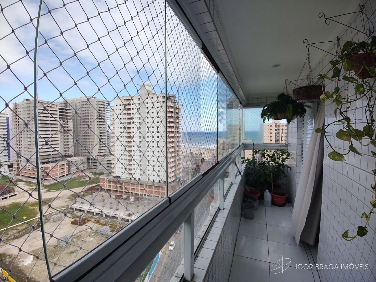 BELÍSSIMO APARTAMENTO, AMPLO E LAZER