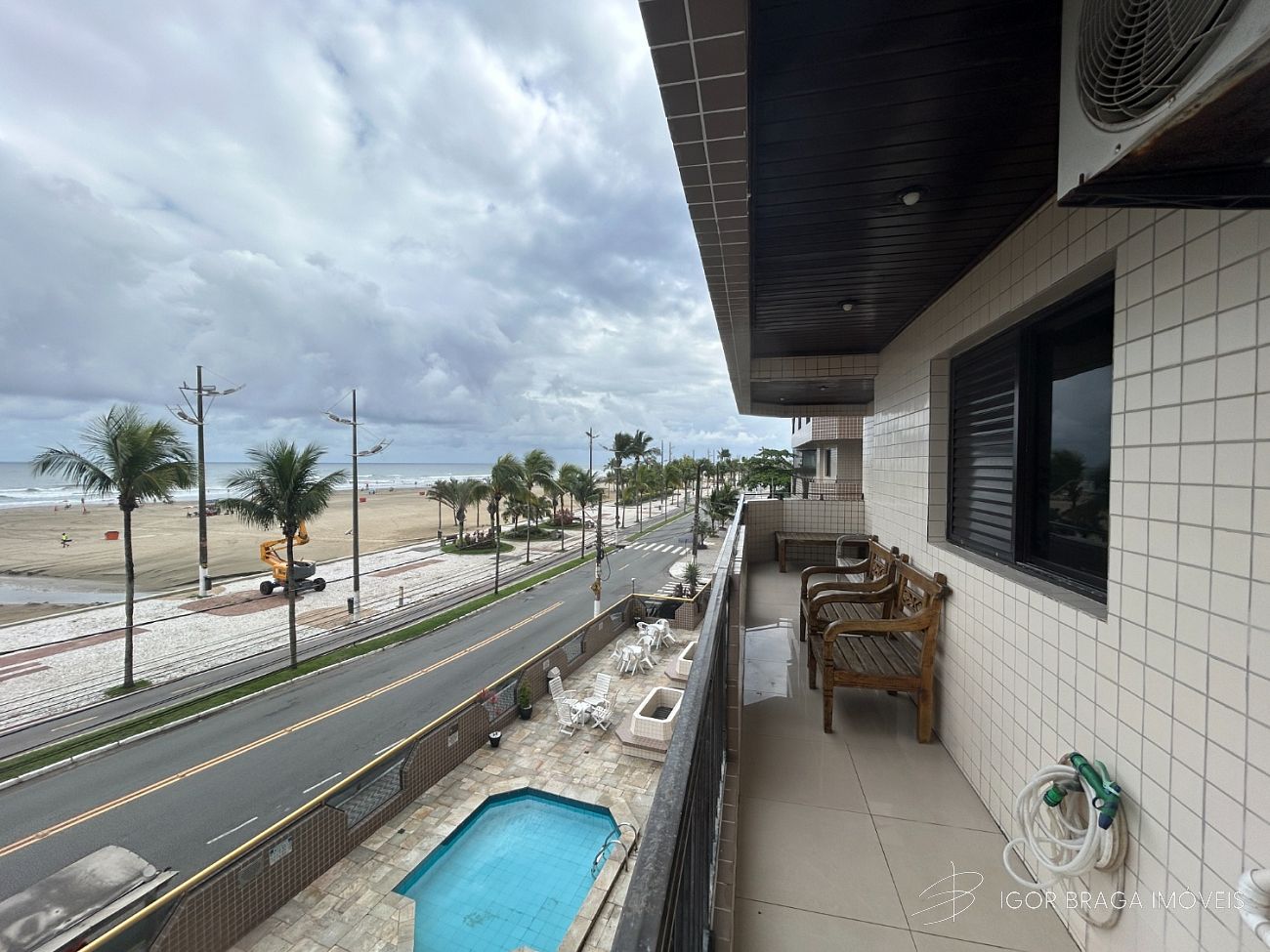 EXCELENTE APARTAMENTO, AMPLO E FINO ACABAMENTO