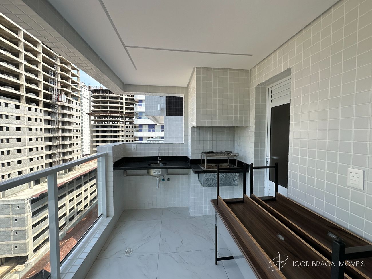 BELISSIMO APARTAMENTO, FINO ACABAMENTO, MOBILIADO E LAZER COMPLETO