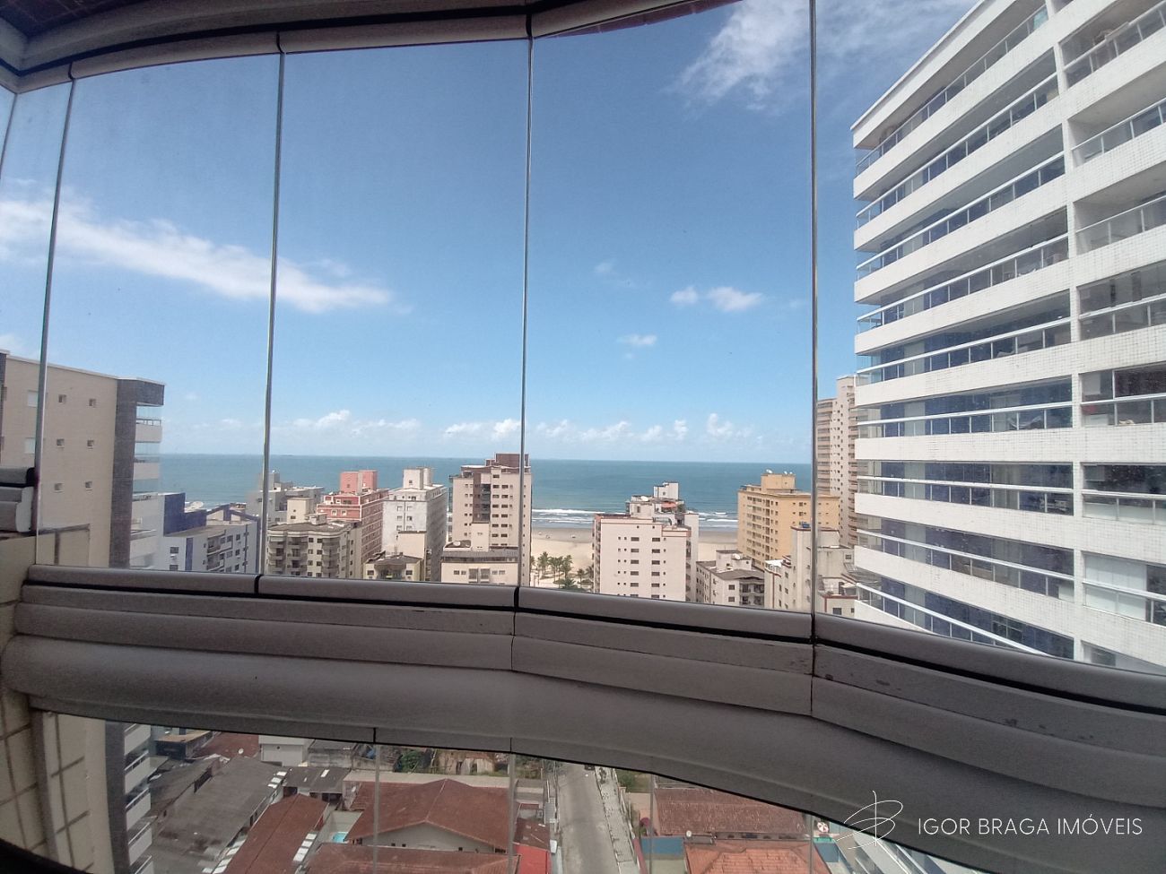 BELÍSSIMO APARTAMENTO AMPLO, ACABAMENTO FINO E LAZER