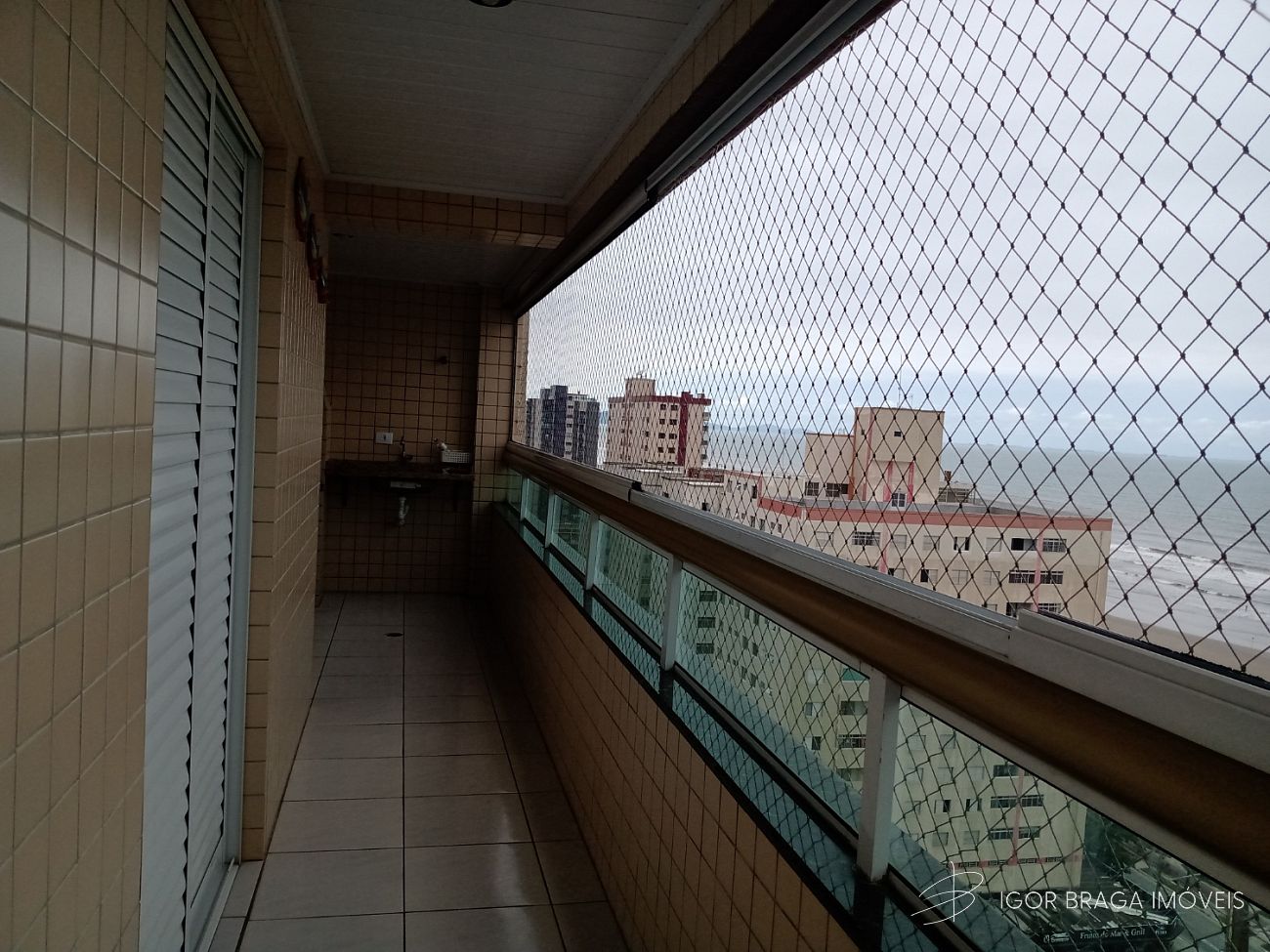 BELÍSSIMO APARTAMENTO, AMPLO, ACABAMENTO FINO E LAZER