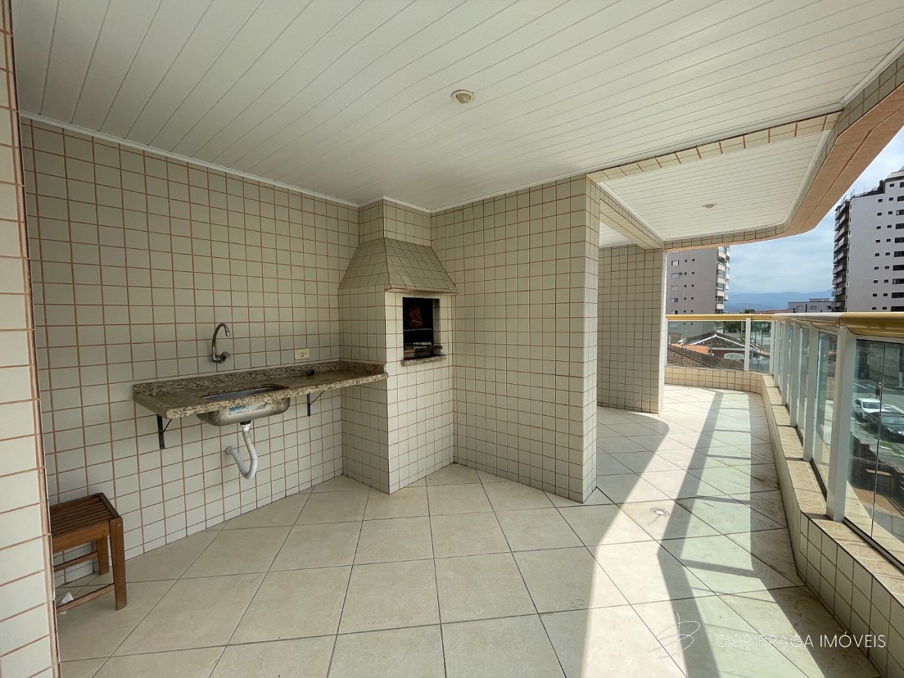 BELÍSSIMO APARTAMENTO AMPLO, ACABAMENTO FINO E LAZER COMPLETO