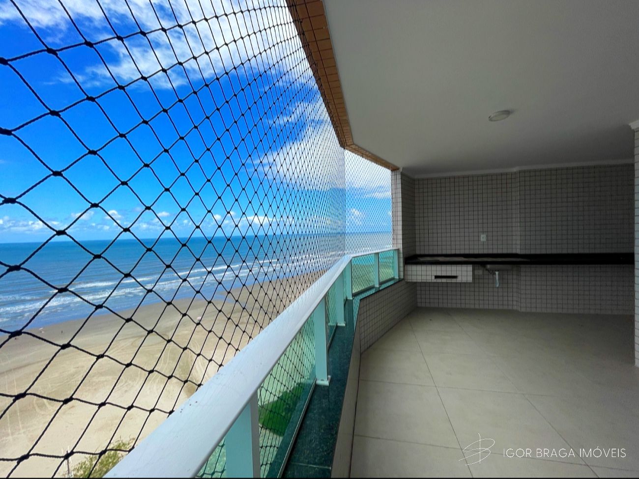 EXCELENTE APARTAMENTO, AMPLO, ACABAMENTO FINO E LAZER COMPLETO