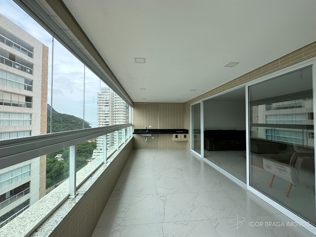 BELÍSSIMO APARTAMENTO, FINO ACABAMENTO E LAZER COMPLETO