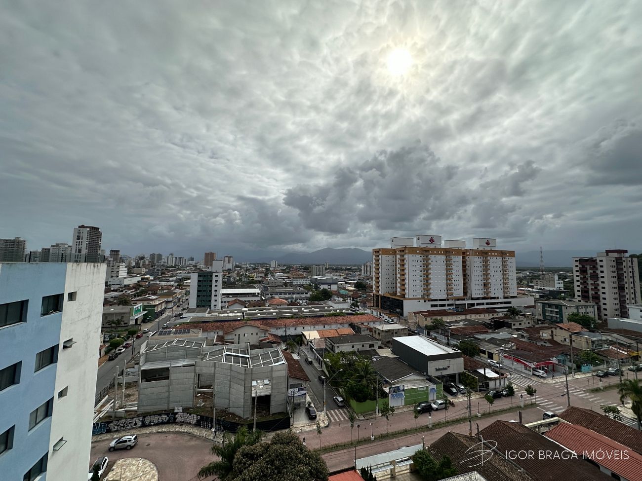 BELÍSSIMO APARTAMENTO, FINO ACABAMENTO E LAZER COMPLETO