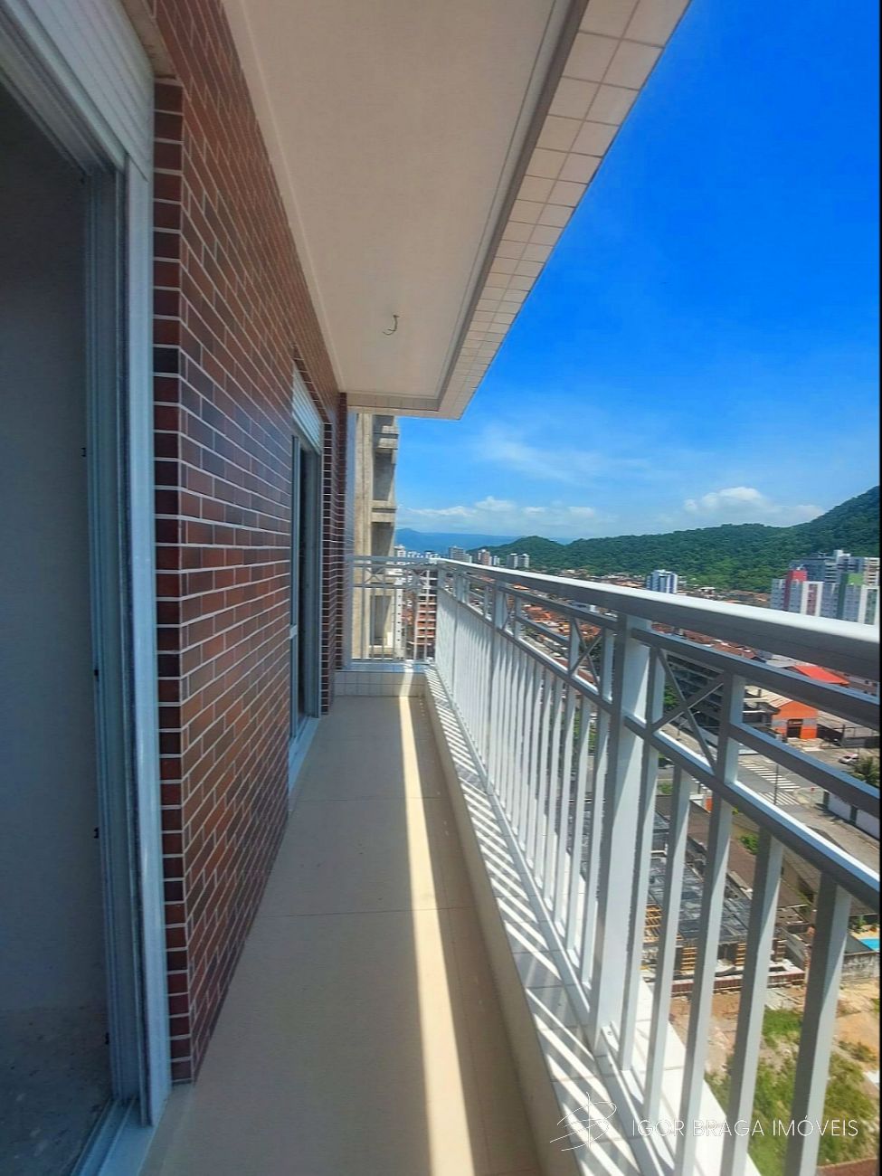 BELÍSSIMO APARTAMENTO, LAZER COMPLETO À 600M DO MAR