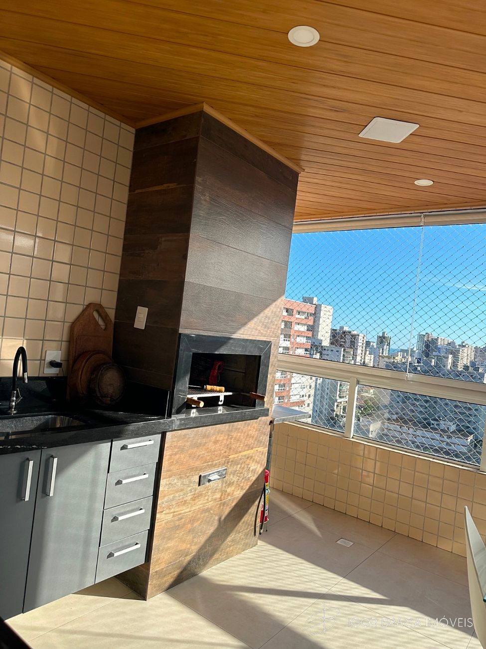 BELÍSSIMA COBERTURA, AMPLA E FINO ACABAMENTO