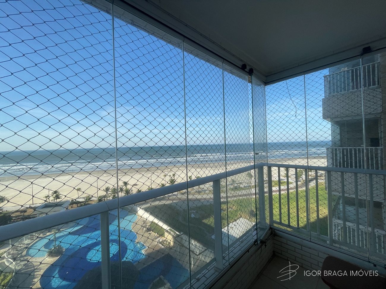 BELÍSSIMO APARTAMENTO COM ACABAMENTO FINO E LAZER COMPLETO