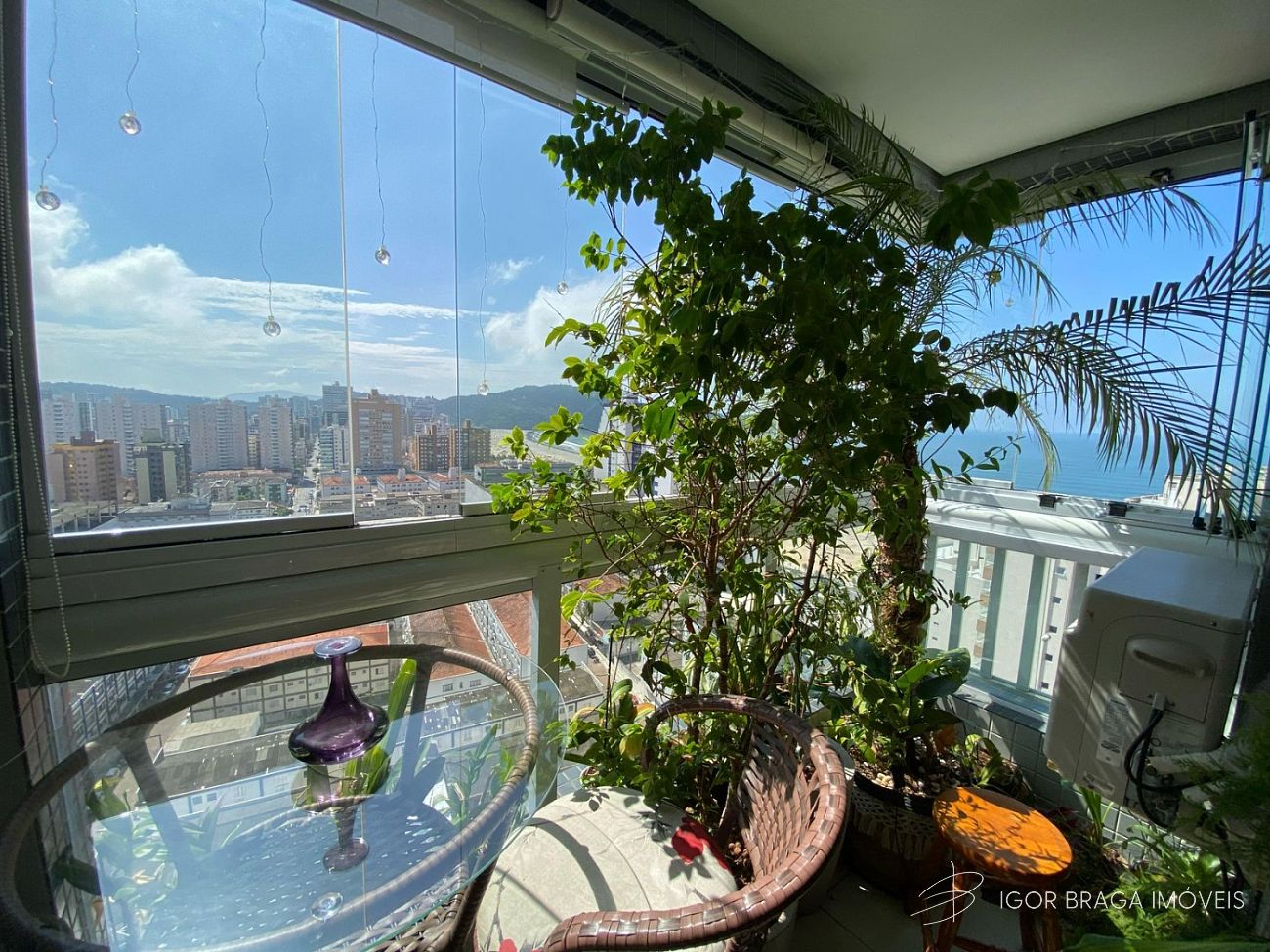 BELÍSSIMO APARTAMENTO COM ACABAMENTO FINO E LAZER COMPLETO