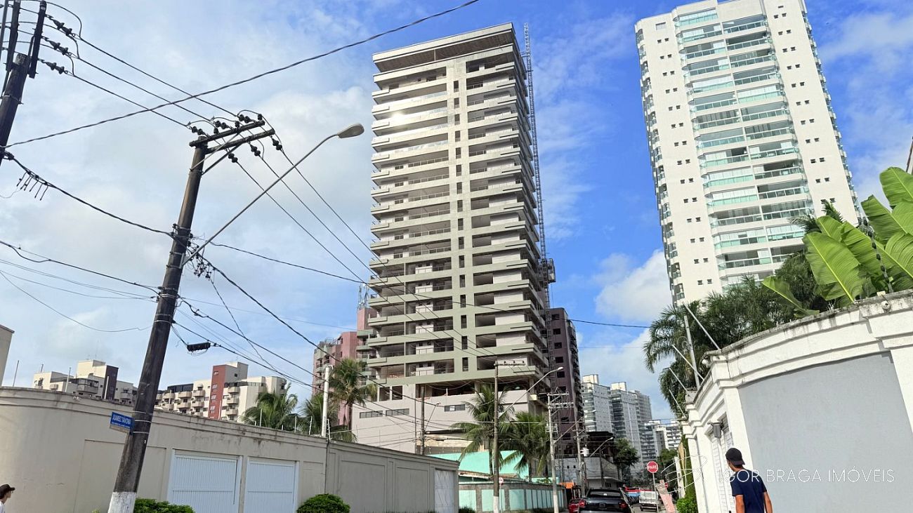 BELÍSSIMA CONSTRUÇÃO, À 200M DO MAR E LAZER COMPLETO