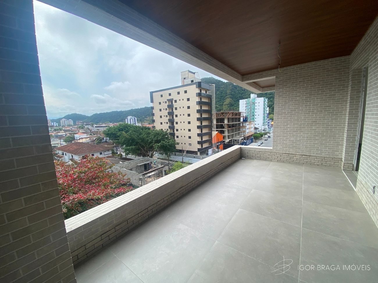 BELÍSSIMO LANÇAMENTO À 500M DO MAR, FINO ACABAMENTO E LAZER COMPLETO