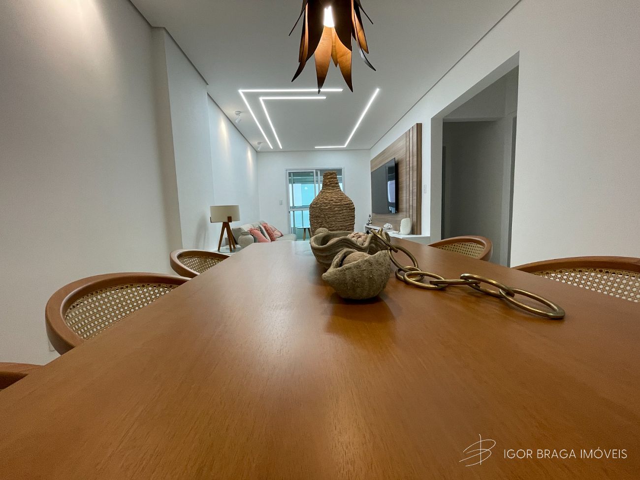 BELÍSSIMO APARTAMENTO COM ACABAMENTO FINO E LAZER COMPLETO