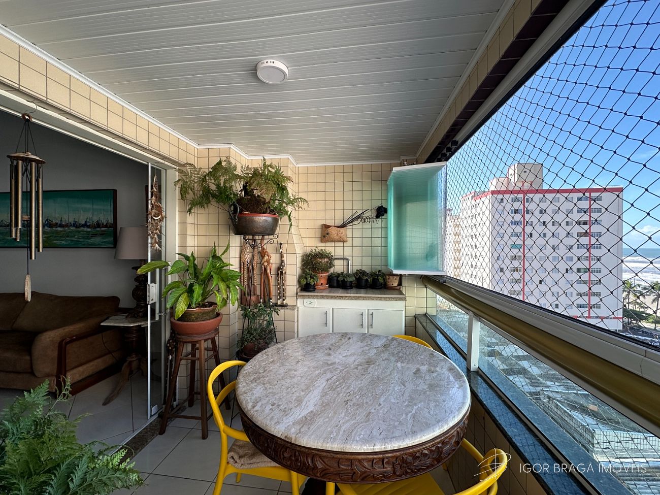 BELÍSSIMO APARTAMENTO, AMPLO E ACABAMENTO FINO