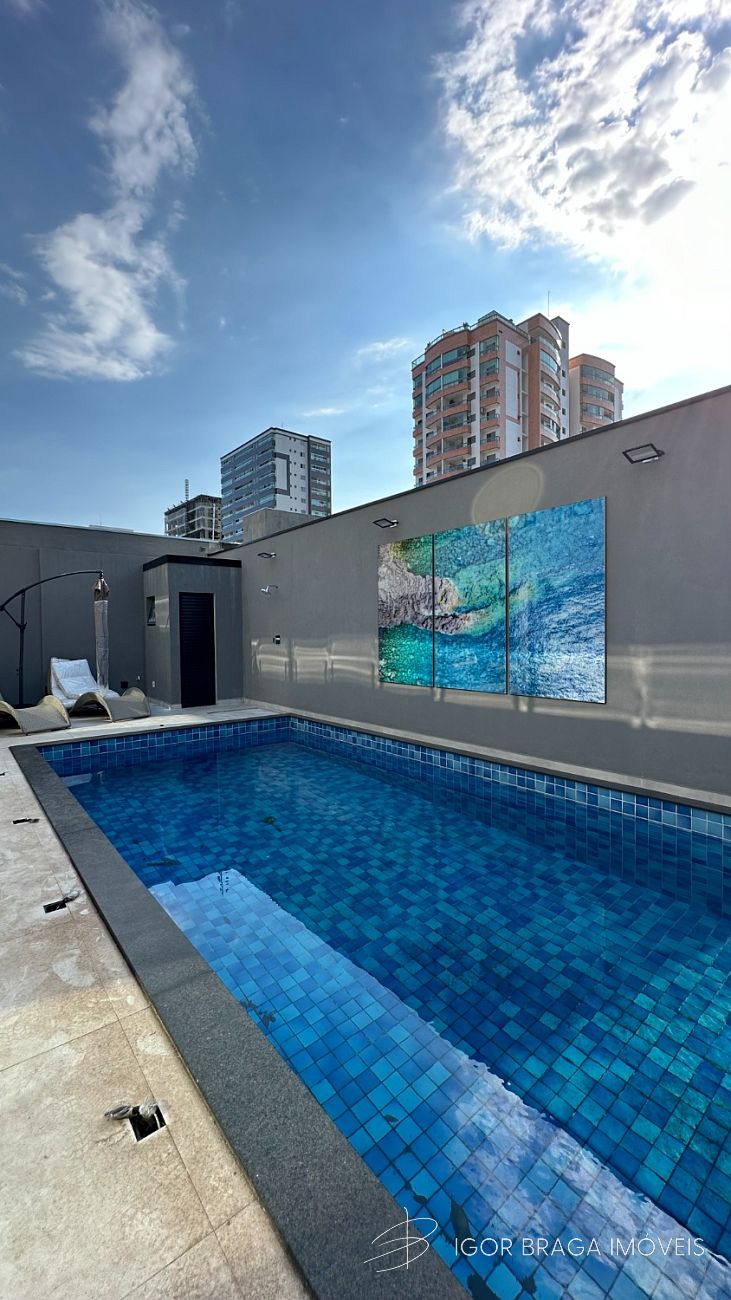 EXCELENTE CASA, RECÉM REFORMADA , AMPLA E FINOS ACABAMENTOS