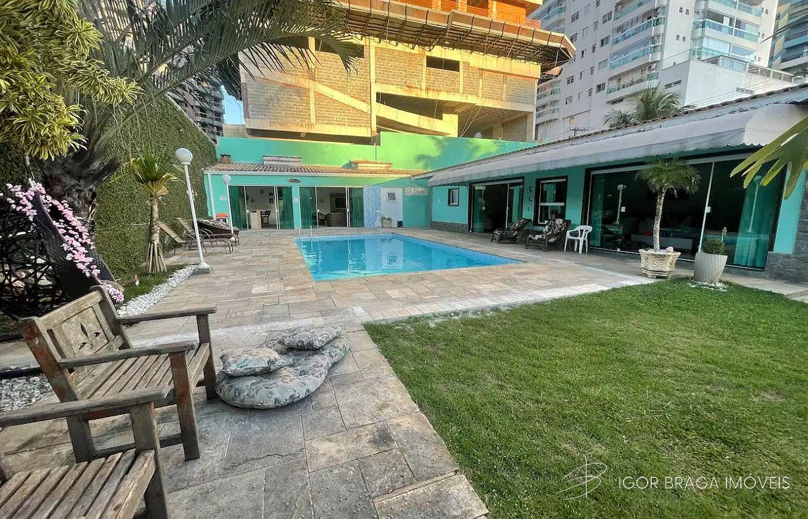 BELÍSSIMA MANSÃO, ACABAMENTO FINO, DECORADA E COM LAZER EXTERNO