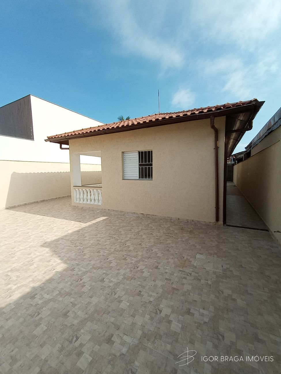 BELÍSSIMA CASA COM PISCINA