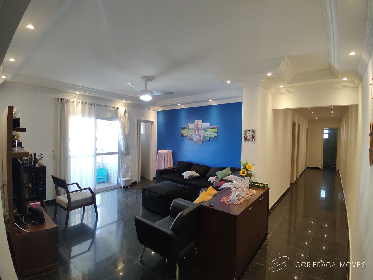 BELÍSSIMO APARTAMENTO AMPLO, COM ACABAMENTO FINO E LAZER COMPLETO