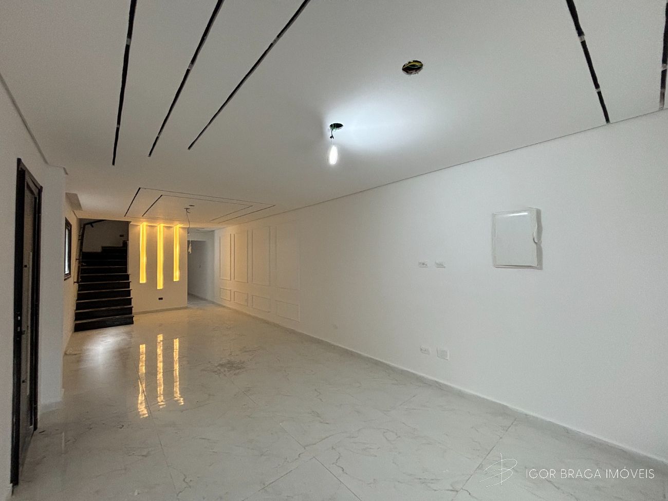 BELÍSSIMA CASA GEMINADA  DE ALTO PADRÃO