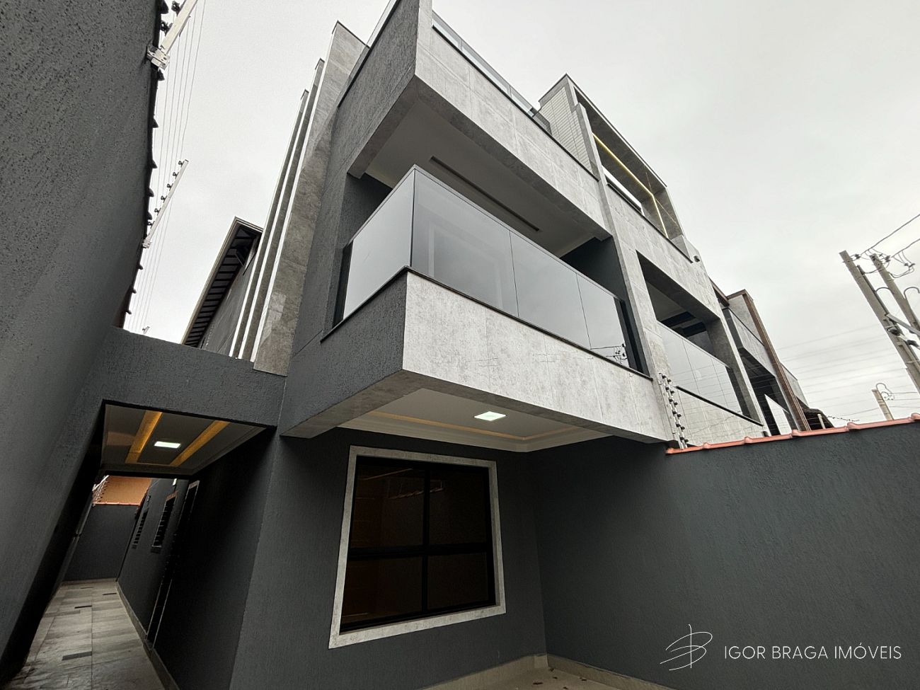 BELÍSSIMA CASA GEMINADA  DE ALTO PADRÃO