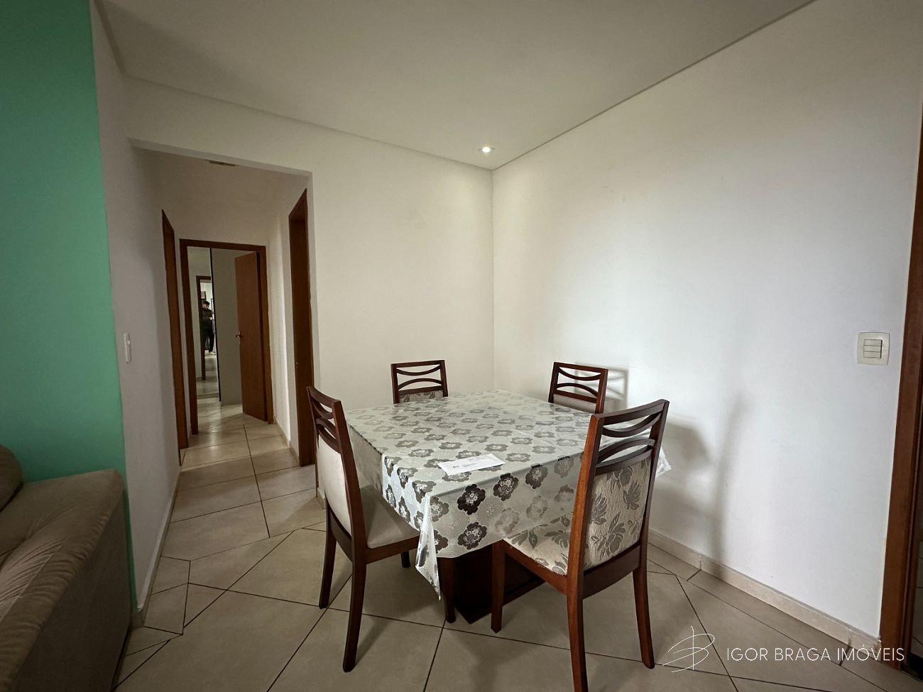 BELÍSSIMO APARTAMENTO COM ACABAMENTO FINO E LAZER COMPLETO