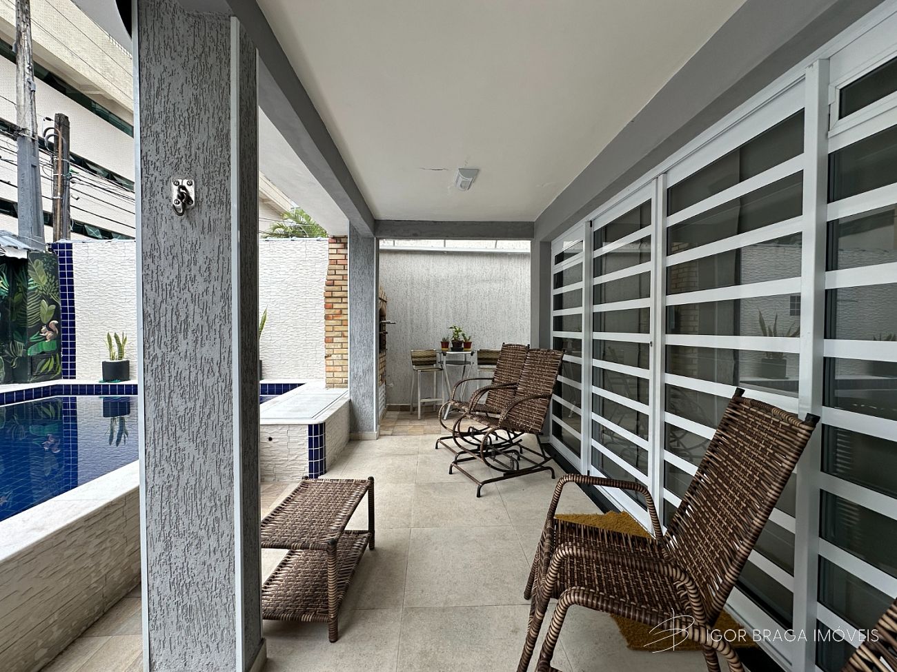 BELÍSSIMA CASA COM ACABAMENTO FINO DE ALTO PADRÃO