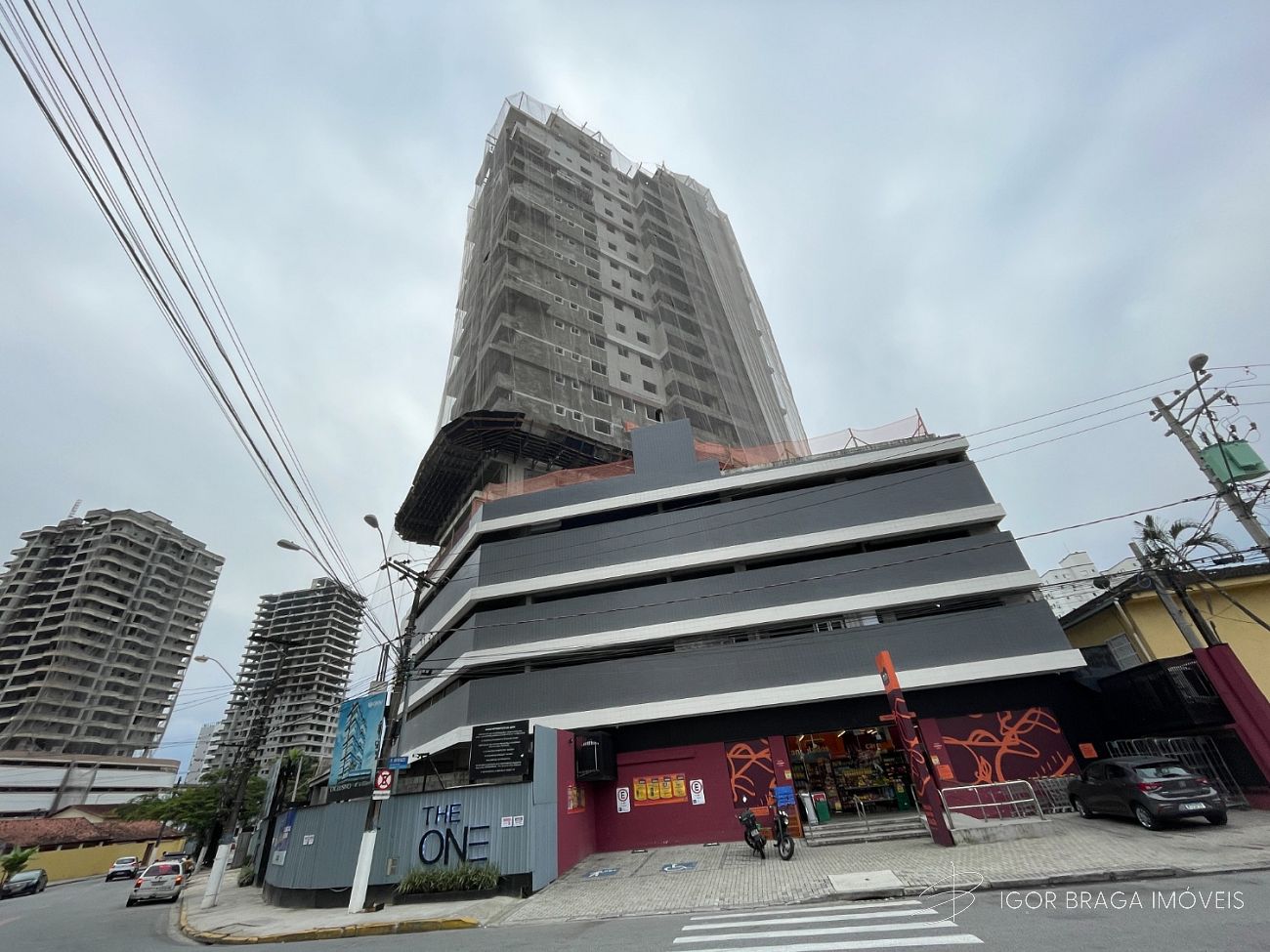 BELÍSSIMO APARTAMENTO, À 700M DO MAR E LAZER COMPLETO