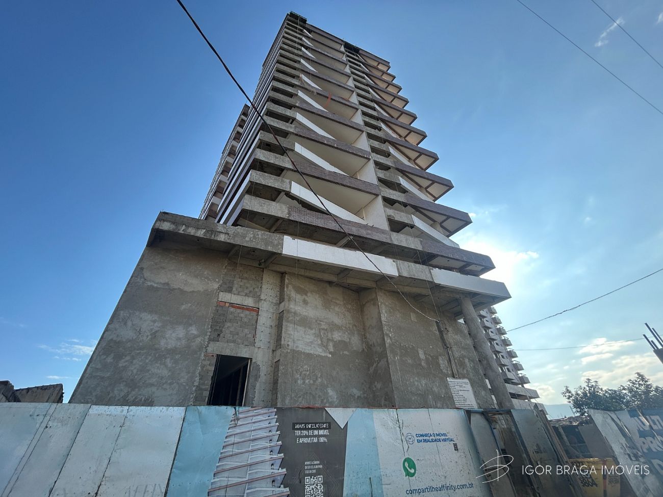 BELÍSSIMO APARTAMENTO COM ACABAMENTO FINO E LAZER COMPLETO