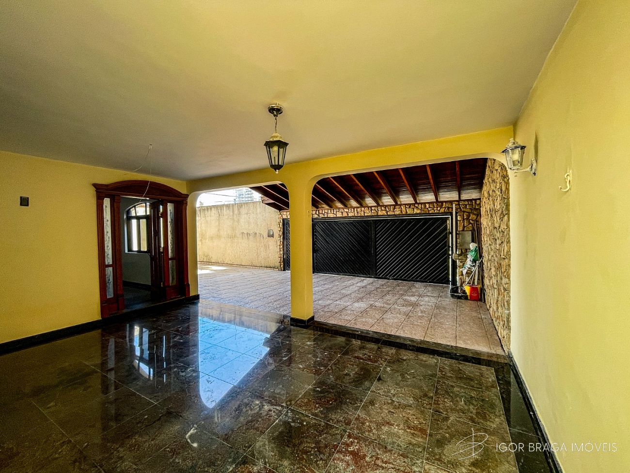 BELÍSSIMA CASA LOCALIZADA NO MATHILDE COM ACABAMENTO FINO