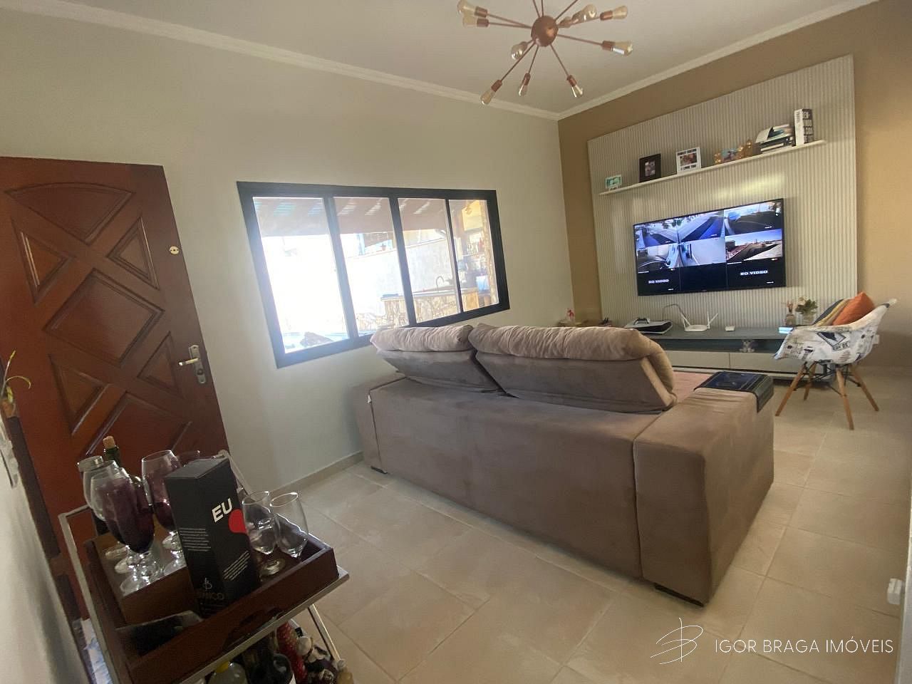 BELÍSSIMA CASA COM ACABAMENTO FINO COM PISCINA PRIVATIVA