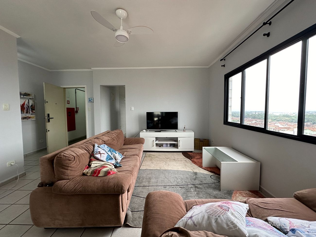 BELÍSSIMA COBERTURA COM FINO ACABAMENTO E VISTA PARA O  MAR