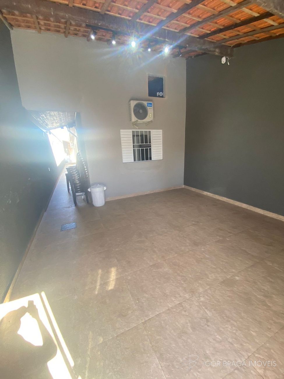 BELÍSSIMA CASA LOCALIZADA NO CAIÇARA