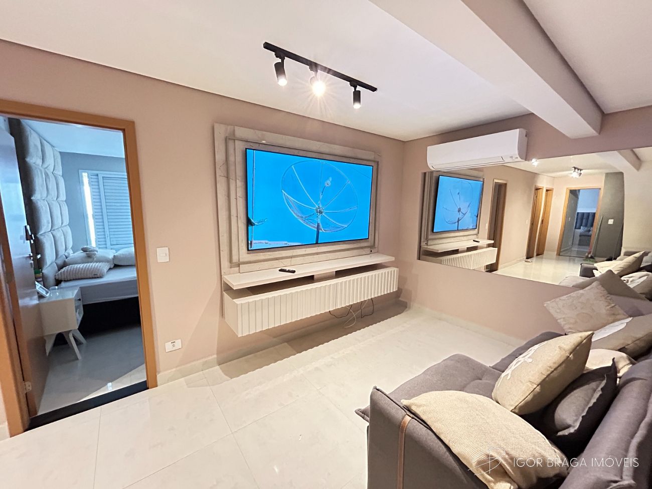 BELÍSSIMO APARTAMENTO, FINO ACABAMENTO E LAZER COMPLETO