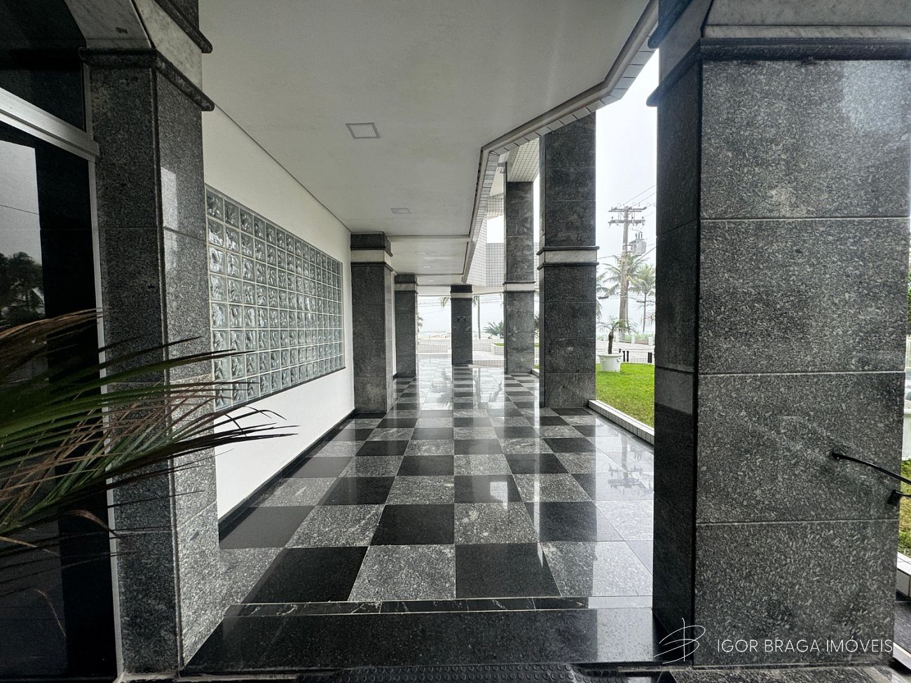 LUXUOSA COBERTURA COM ACABAMENTO FINO E LAZER PRIVATIVO