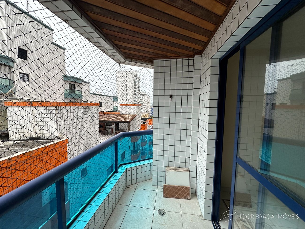 EXCELENTE APARTAMENTO, AMPLO E FINO ACABAMENTO